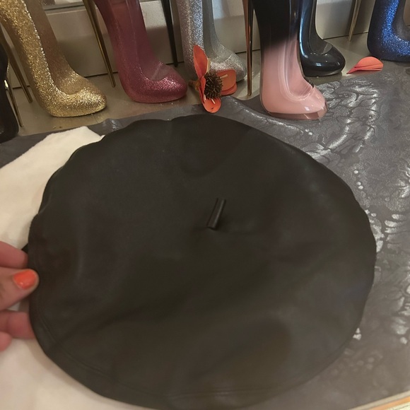 Dior Vintage Lambskin Leather Beret Logo Black Cap w/Dior Bag, Hat Box & Pillow! - Picture 14 of 17